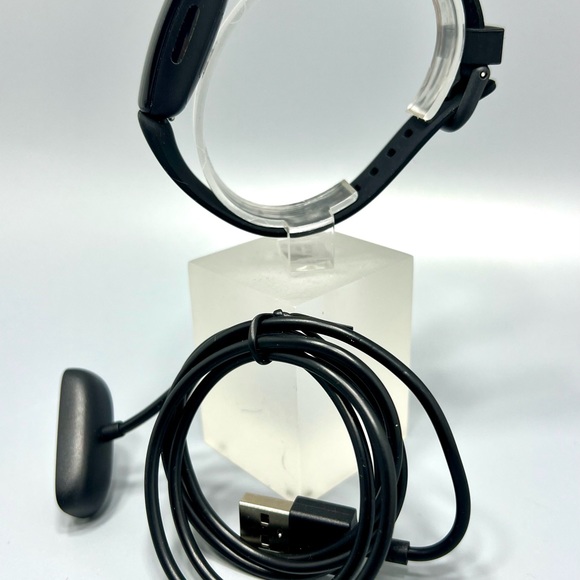 Fitbit Inspire 2 Black Fitbit & Charger Only - Picture 4 of 10